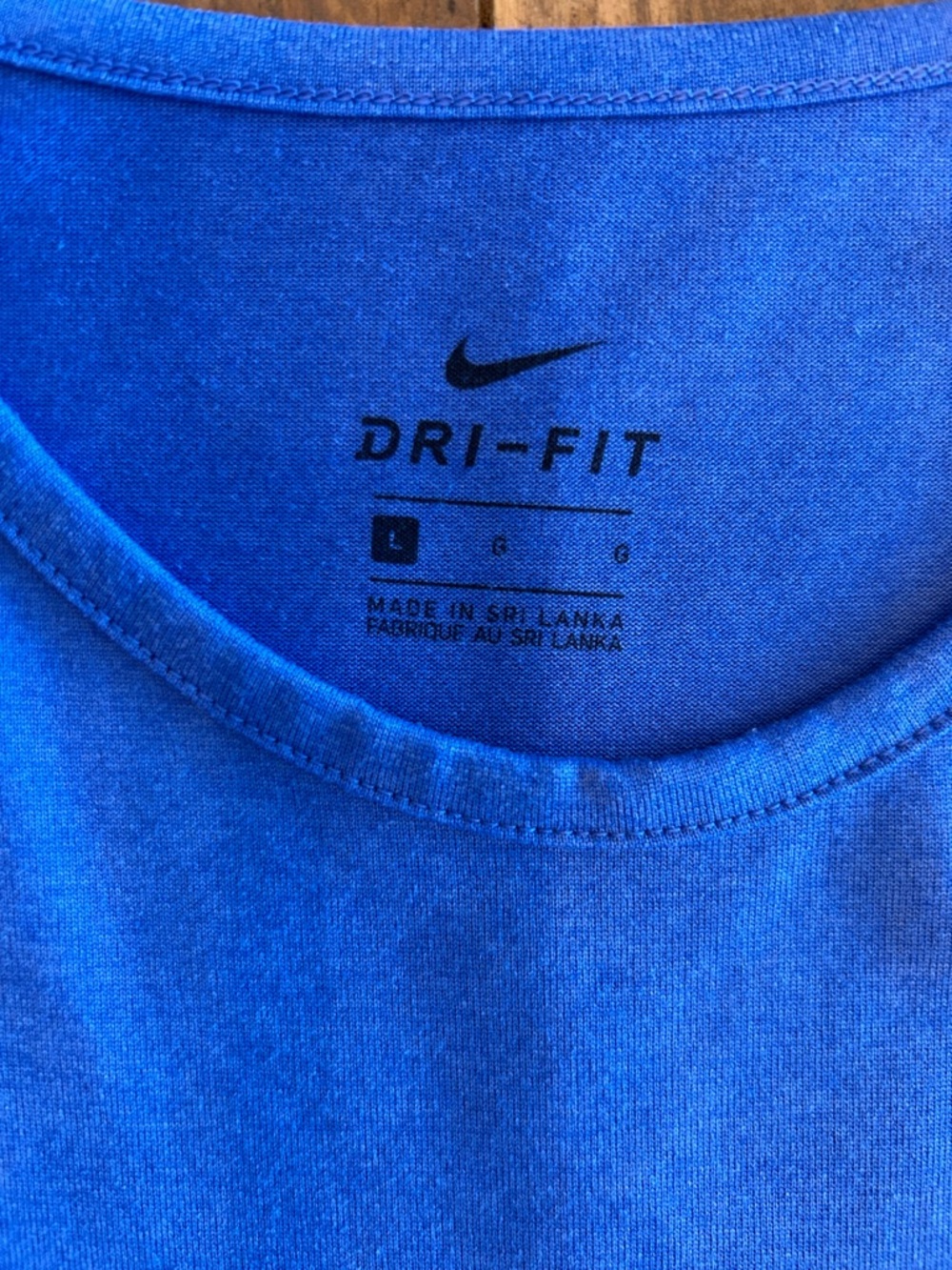Nike Women’s Dry Fit Tank Top in size Large
Bright blue - Picture 5 of 5